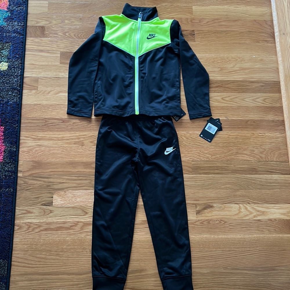 Nike boys size 7 tracksuit